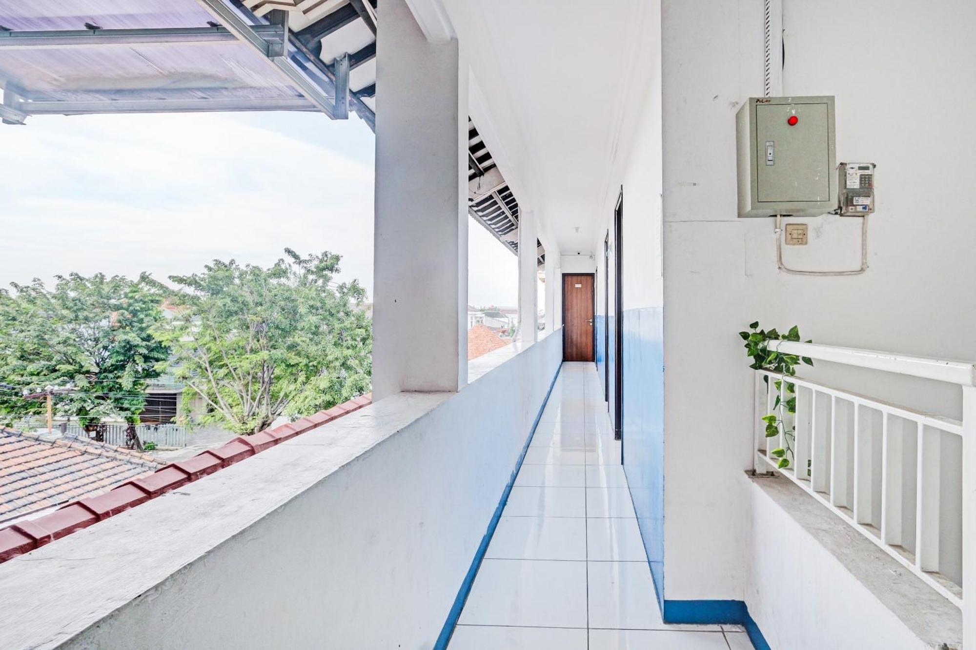 Super Oyo 90426 Near Mall Ciputra 2 Semarang Zewnętrze zdjęcie